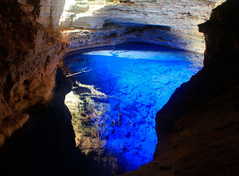 Piscina natural subterránea de Poço Azul