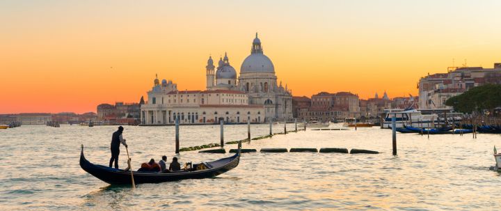 La Arquitectura Única de Venecia: Palacios y Puentes Emblemáticos