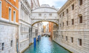 puente de los suspiros en venecia
