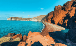 Playa Roja santorini